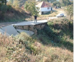 Odron na cesti,klizište